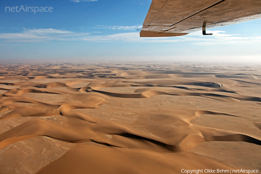 (Private) Cessna 210L Centurion (V5-LSZ) | Photo 37584