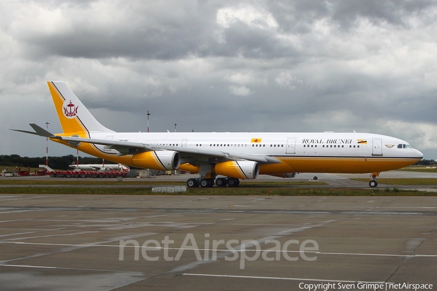 Royal Brunei Airlines Airbus A340-212 (V8-001) | Photo 54743