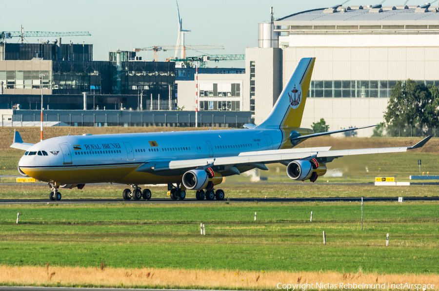 Royal Brunei Airlines Airbus A340-212 (V8-001) | Photo 250498