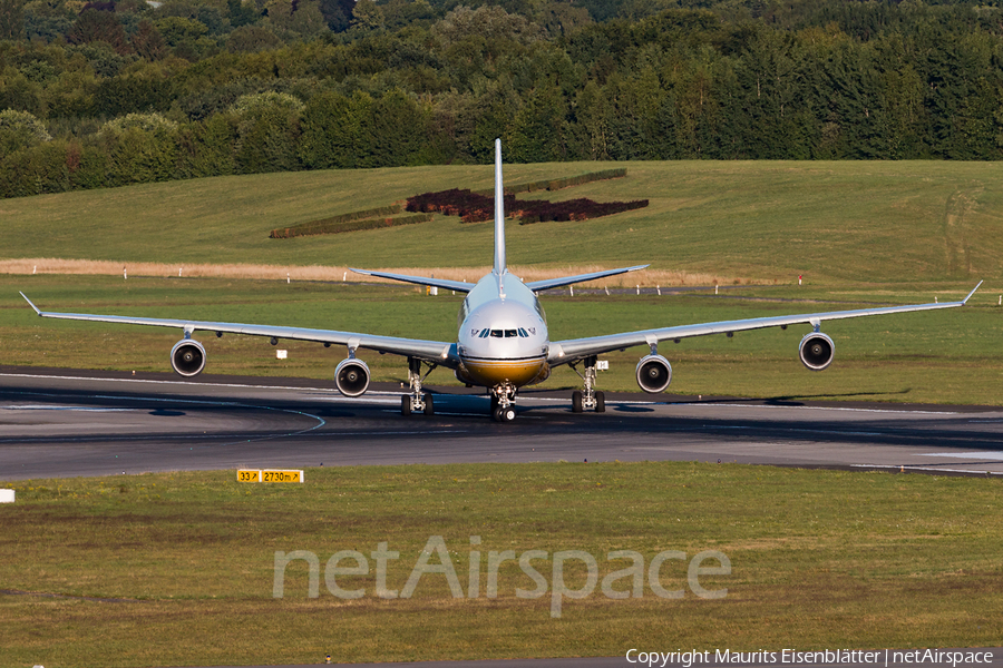 Royal Brunei Airlines Airbus A340-212 (V8-001) | Photo 251871