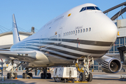 Brunei Sultan's Flight Boeing 747-430 (V8-ALI) at  Hamburg - Fuhlsbuettel (Helmut Schmidt), Germany