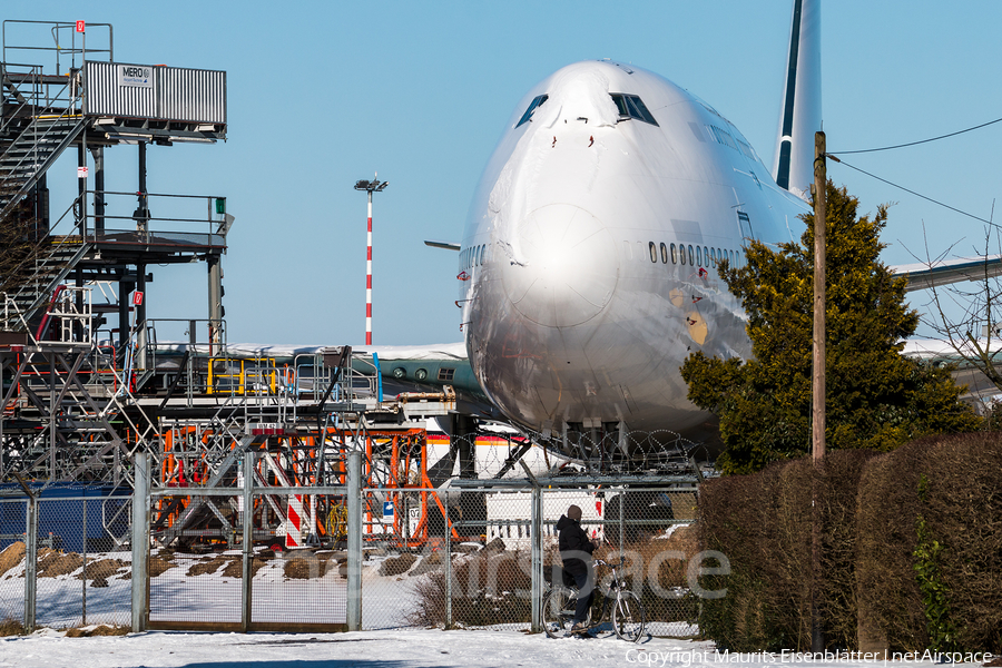 Brunei Sultan's Flight Boeing 747-430 (V8-ALI) | Photo 251695