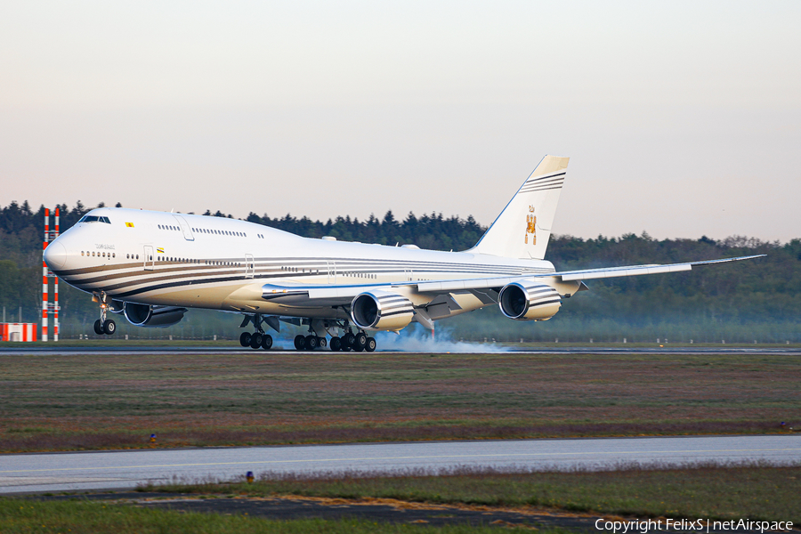 Brunei Sultan's Flight Boeing 747-8LQ(BBJ) (V8-BKH) | Photo 525097