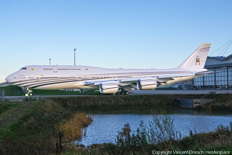 Brunei Sultan's Flight Boeing 747-8LQ(BBJ) (V8-BKH) | Photo 539571