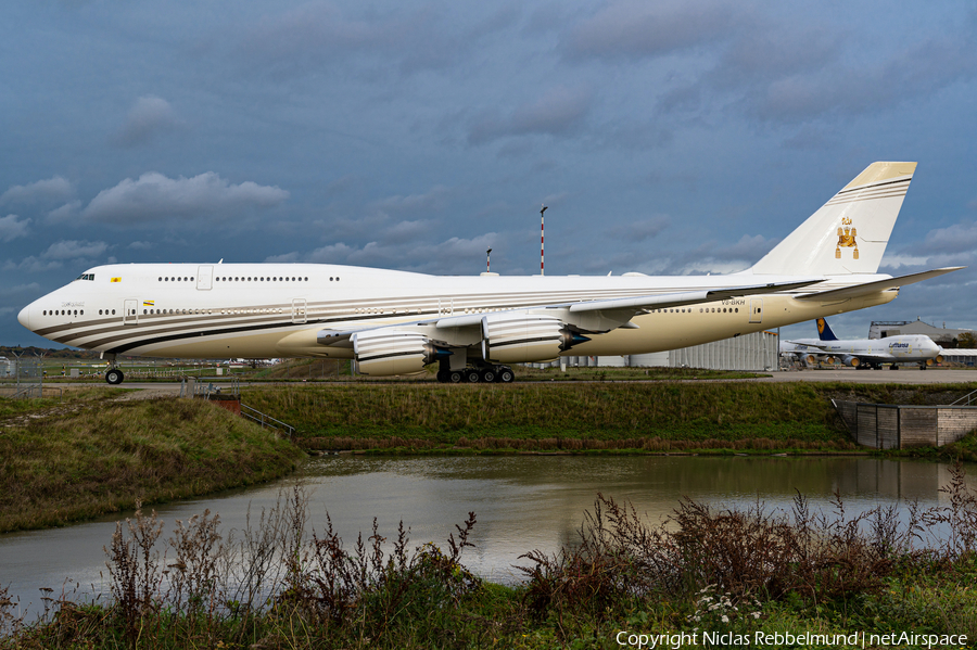 Brunei Sultan's Flight Boeing 747-8LQ(BBJ) (V8-BKH) | Photo 409469