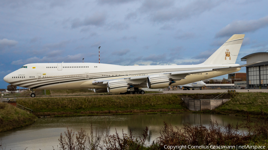 Brunei Sultan's Flight Boeing 747-8LQ(BBJ) (V8-BKH) | Photo 409471