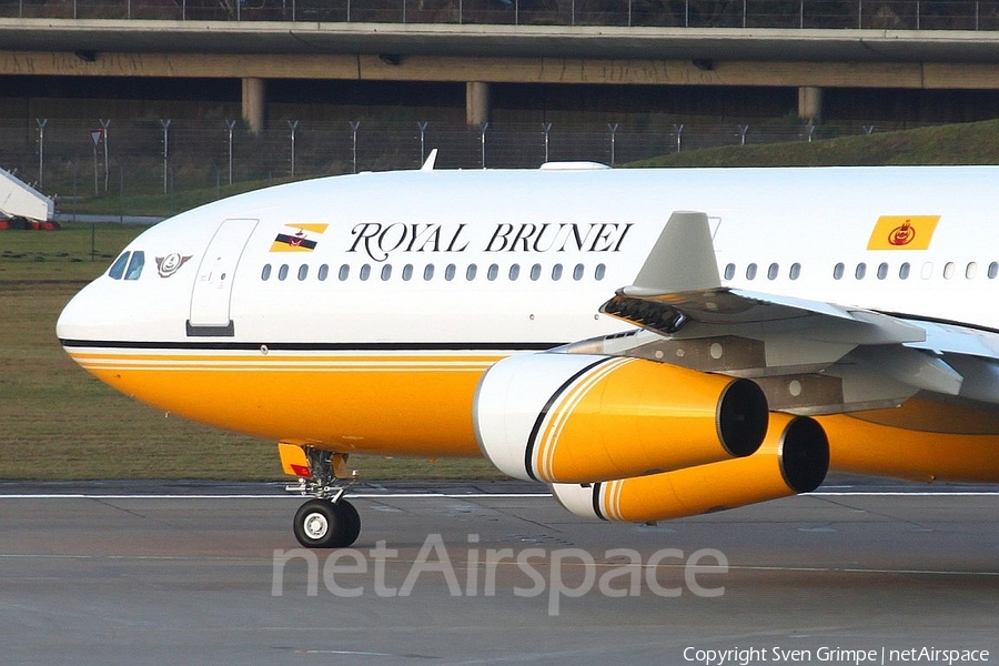 Royal Brunei Airlines Airbus A340-212 (V8-BKH) | Photo 35942