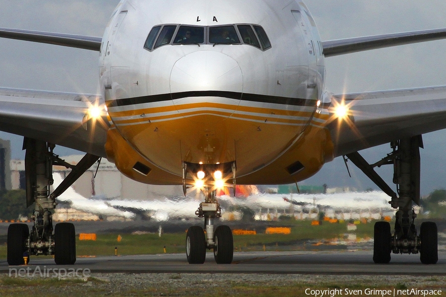 Royal Brunei Airlines Boeing 777-212(ER) (V8-BLA) | Photo 16443