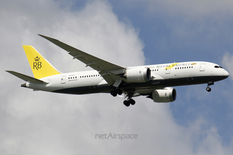 Royal Brunei Airlines Boeing 787-8 Dreamliner (V8-DLE) at  Singapore - Changi, Singapore