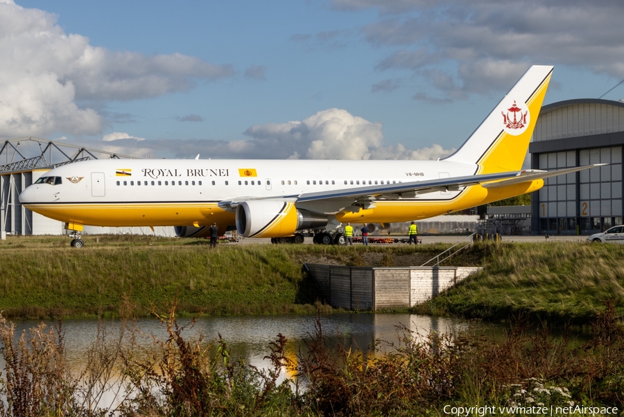 Royal Brunei Airlines Boeing 767-27G(ER) (V8-MHB) | Photo 405908