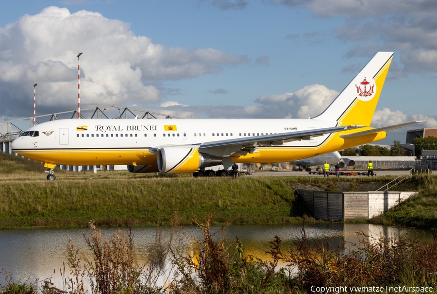 Royal Brunei Airlines Boeing 767-27G(ER) (V8-MHB) | Photo 405909
