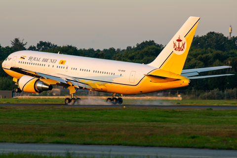 Royal Brunei Airlines Boeing 767-27G(ER) (V8-MHB) at  Hamburg - Fuhlsbuettel (Helmut Schmidt), Germany