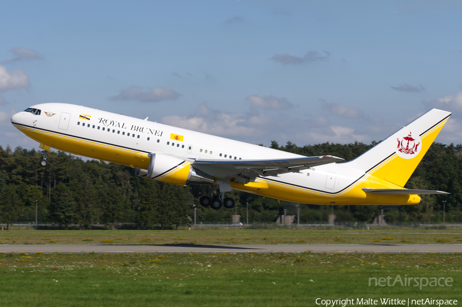 Royal Brunei Airlines Boeing 767-27G(ER) (V8-MHB) | Photo 470564