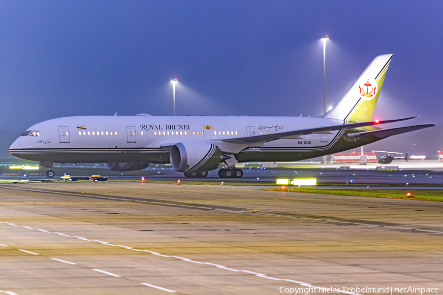 Brunei Sultan's Flight Boeing 787-8(BBJ) (V8-OAS) | Photo 409960