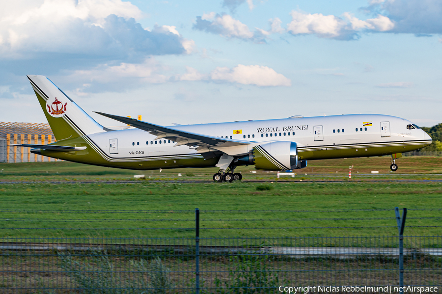 Brunei Sultan's Flight Boeing 787-8(BBJ) (V8-OAS) | Photo 462599