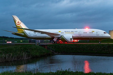 Brunei Sultan's Flight Boeing 787-8(BBJ) (V8-OAS) at  Hamburg - Fuhlsbuettel (Helmut Schmidt), Germany