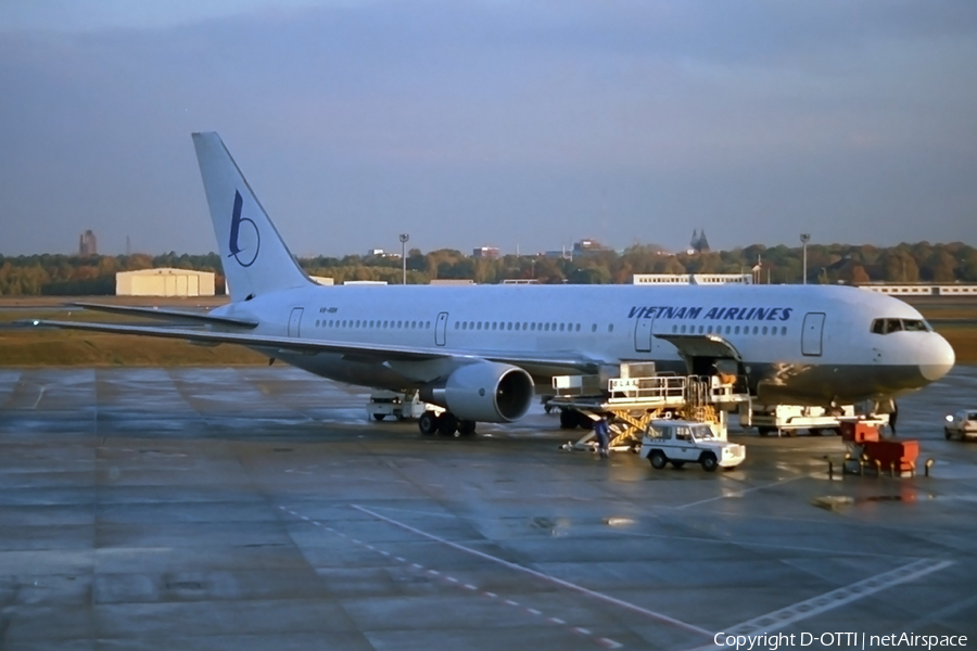 Vietnam Airlines Boeing 767-33A(ER) (V8-RBK) | Photo 251409