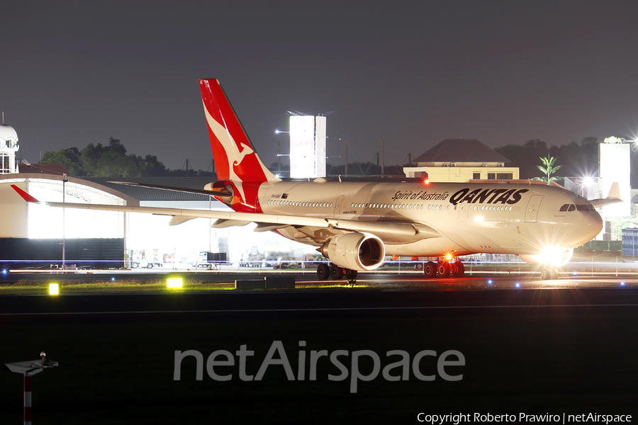 Qantas Airbus A330-202 (VH-EBE) | Photo 366106