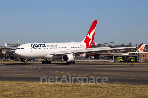Qantas Airbus A330-202 (VH-EBE) at  Sydney - Kingsford Smith International, Australia