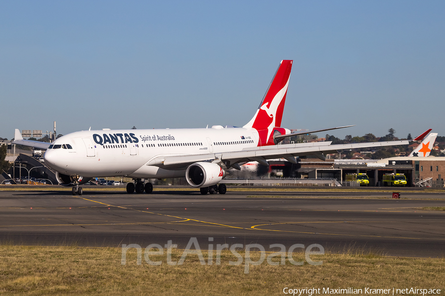 Qantas Airbus A330-202 (VH-EBE) | Photo 389804