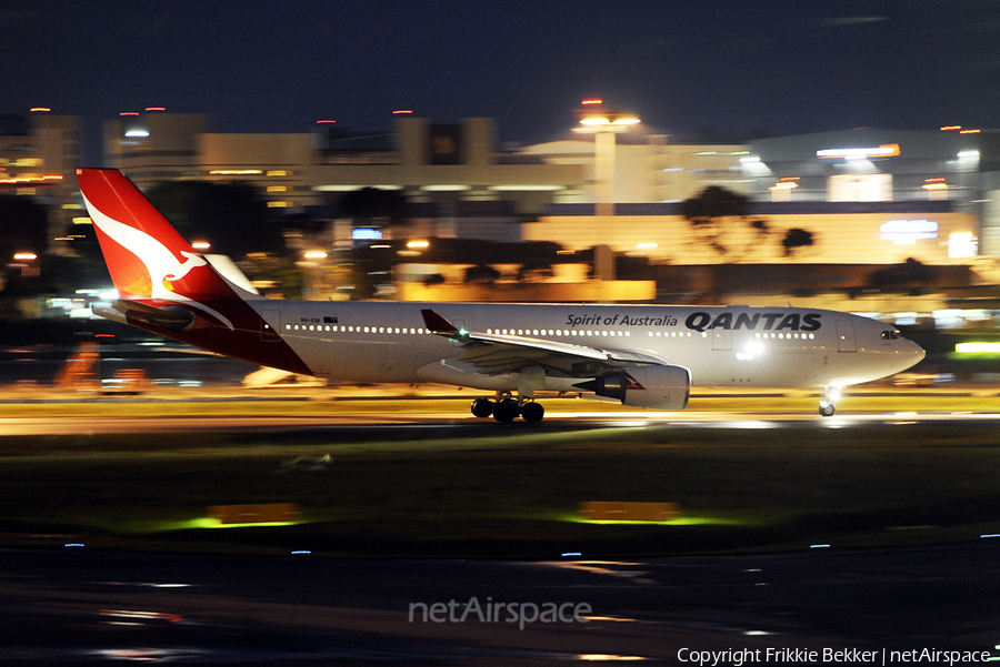 Qantas Airbus A330-203 (VH-EBI) | Photo 14459