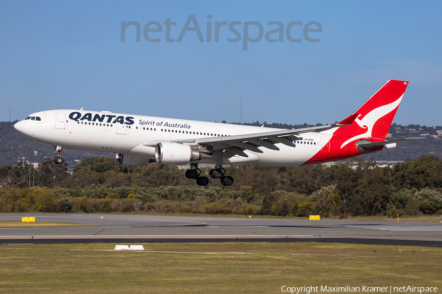 Qantas Airbus A330-202 (VH-EBK) | Photo 391710