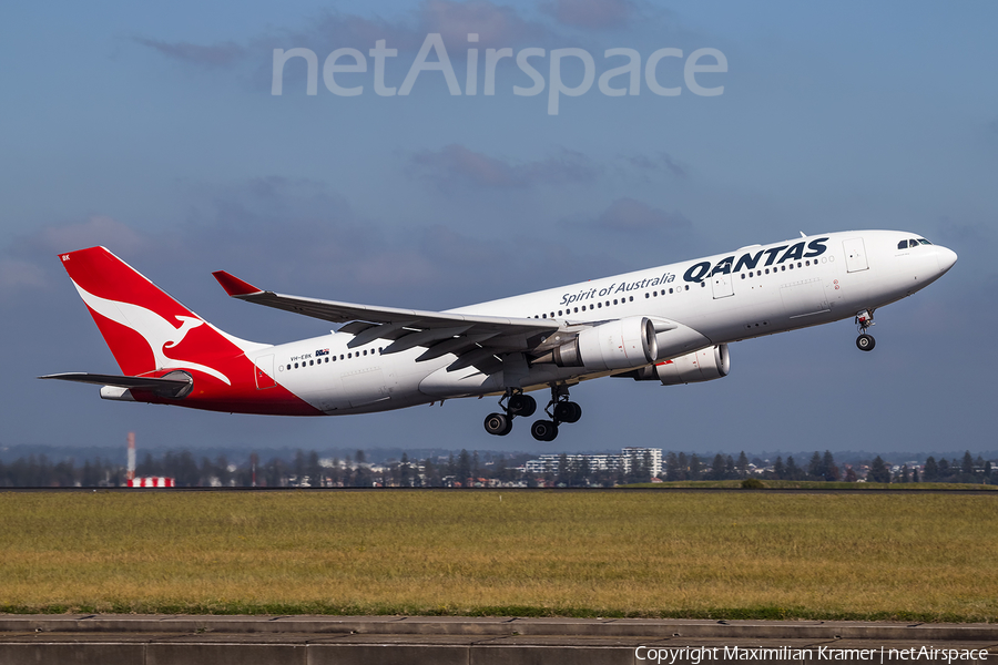 Qantas Airbus A330-202 (VH-EBK) | Photo 390691