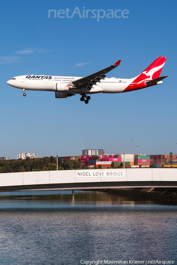 Qantas Airbus A330-203 (VH-EBL) | Photo 390571