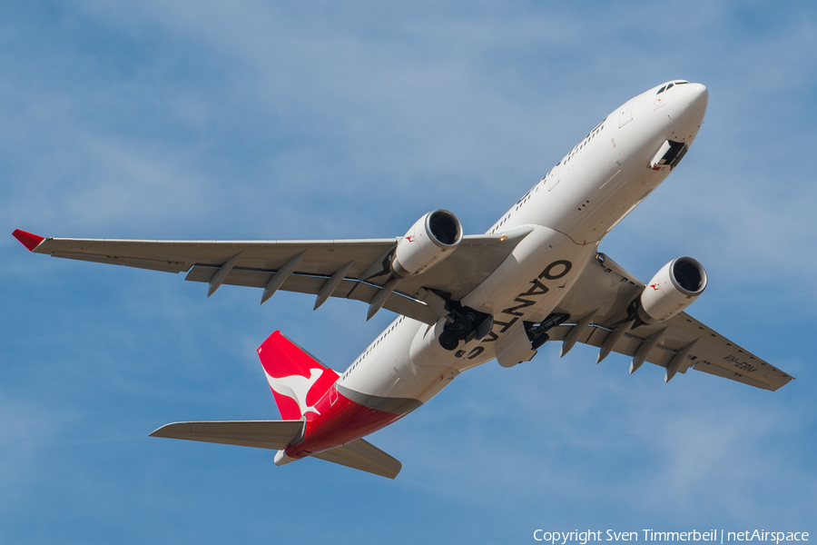 Qantas Airbus A330-202 (VH-EBM) | Photo 285906