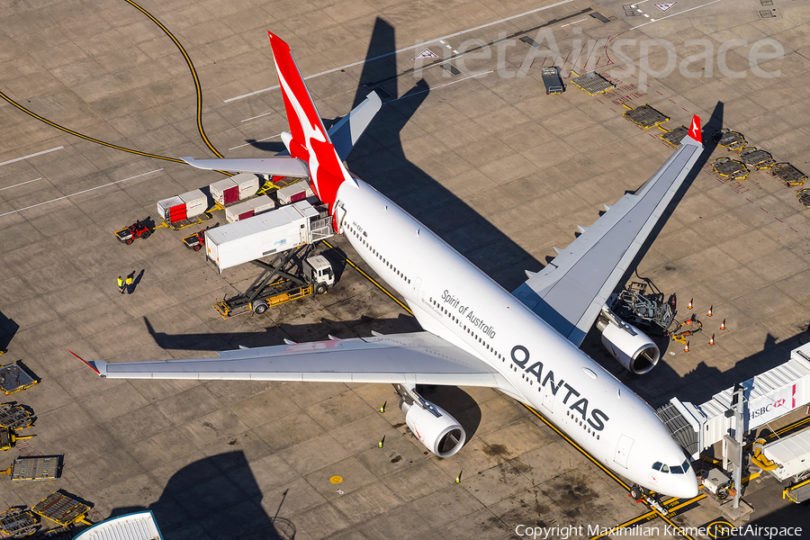 Qantas Airbus A330-202 (VH-EBO) | Photo 390214