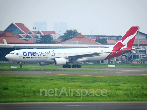 Qantas Airbus A330-202 (VH-EBV) at  Jakarta - Soekarno-Hatta International, Indonesia