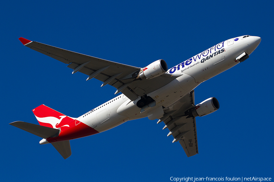 Qantas Airbus A330-202 (VH-EBV) | Photo 107620