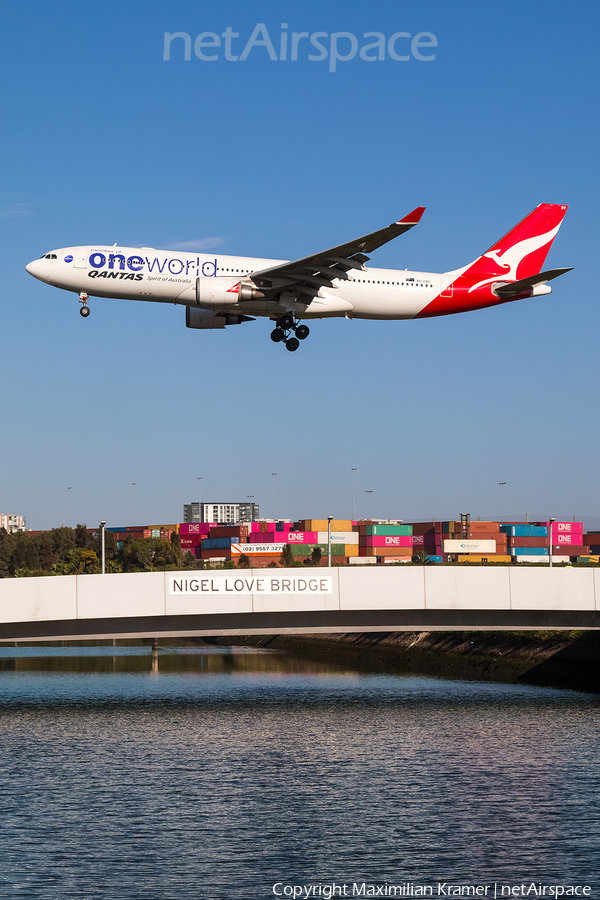 Qantas Airbus A330-202 (VH-EBV) | Photo 390569