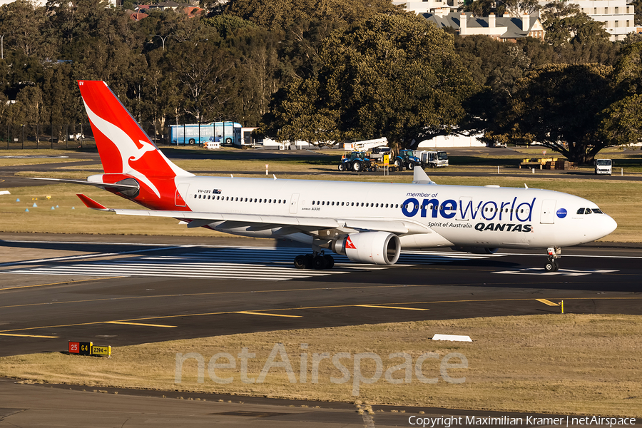 Qantas Airbus A330-202 (VH-EBV) | Photo 390959