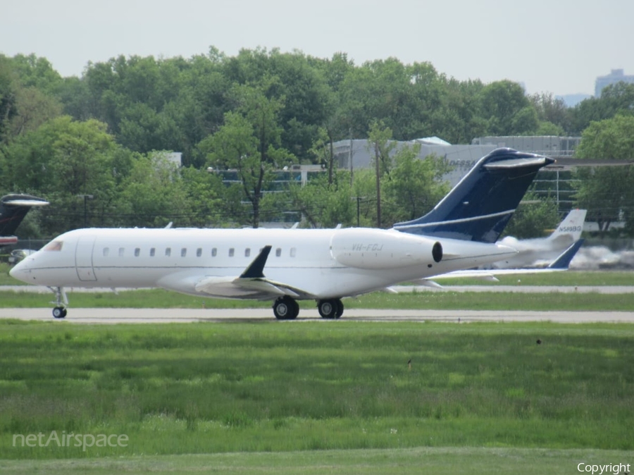 (Private) Bombardier BD-700-1A10 Global Express XRS (VH-FGJ) | Photo 680298