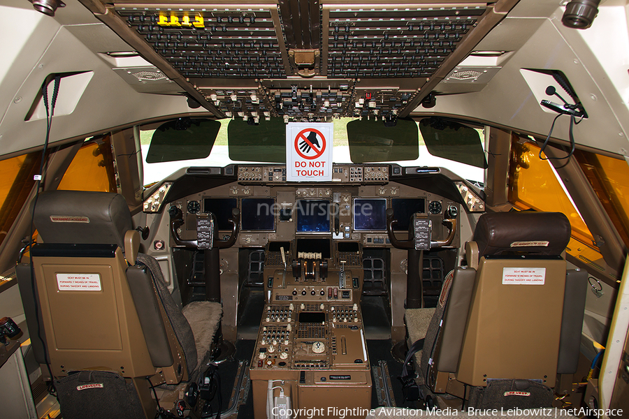 Qantas Boeing 747-48E (VH-OEB) | Photo 355624
