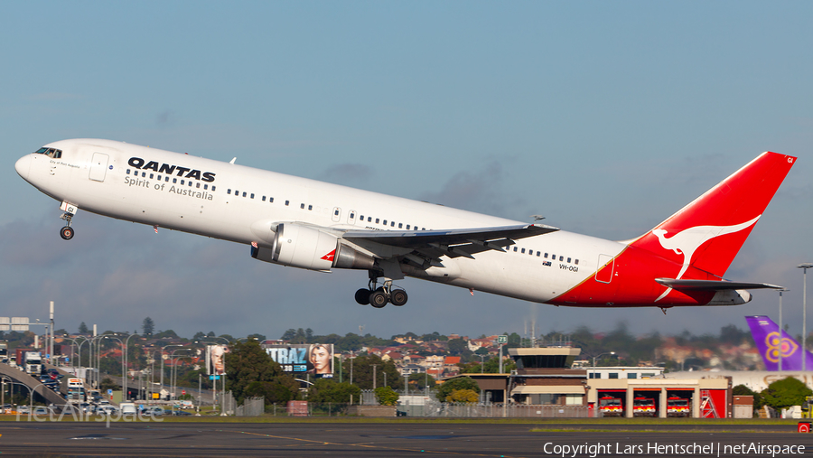 Qantas Boeing 767-338(ER) (VH-OGI) | Photo 447616