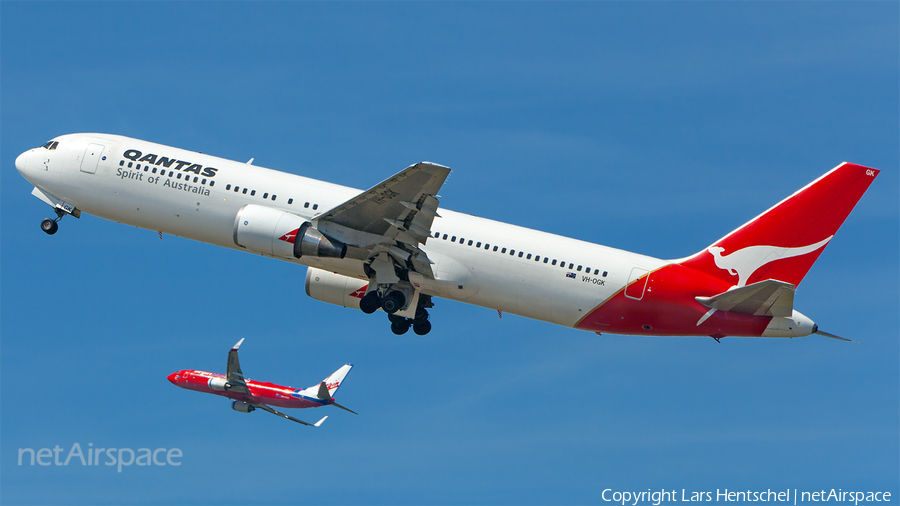 Qantas Boeing 767-338(ER) (VH-OGK) | Photo 447014