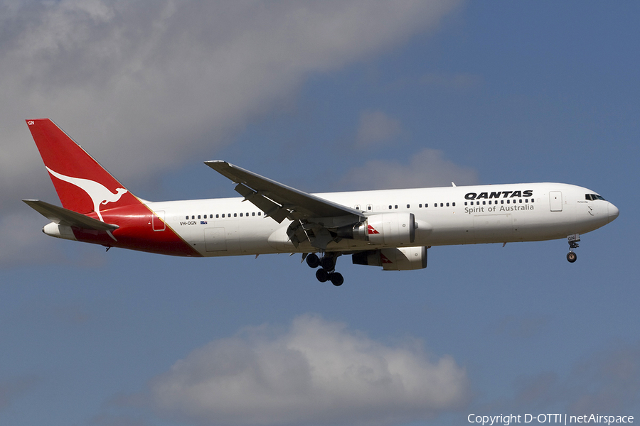 Qantas Boeing 767-338(ER) (VH-OGN) | Photo 283421