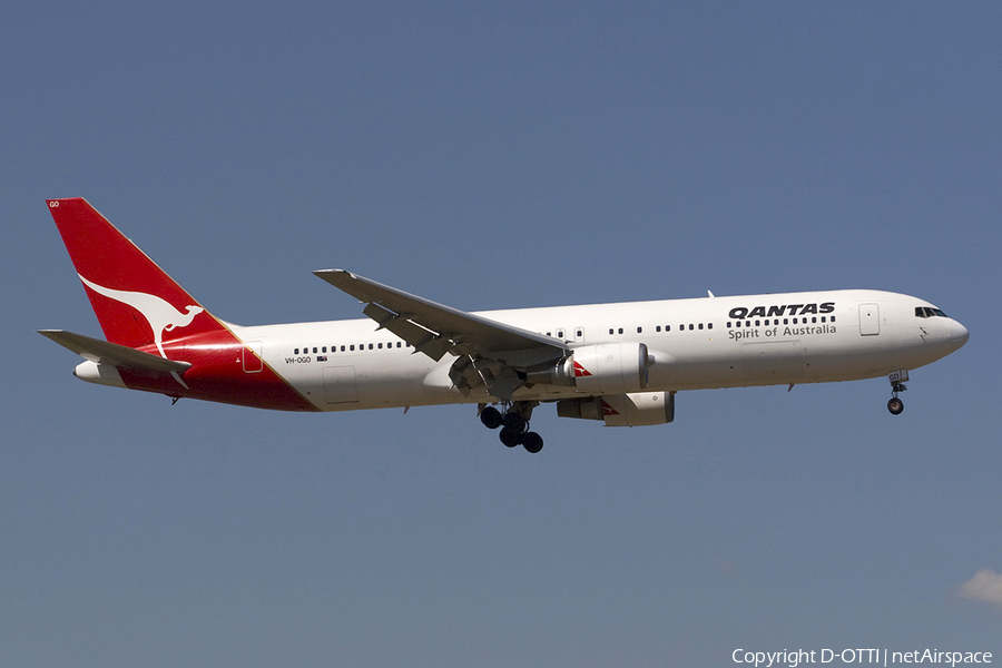 Qantas Boeing 767-338(ER) (VH-OGO) | Photo 283856