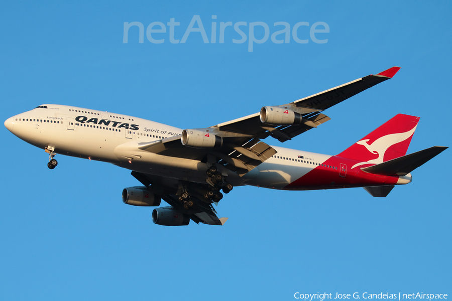 Qantas Boeing 747-438 (VH-OJT) | Photo 144257