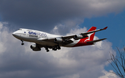 Qantas Boeing 747-438 (VH-OJU) at  London - Heathrow, United Kingdom