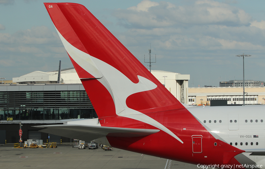 Qantas Airbus A380-842 (VH-OQA) | Photo 663100