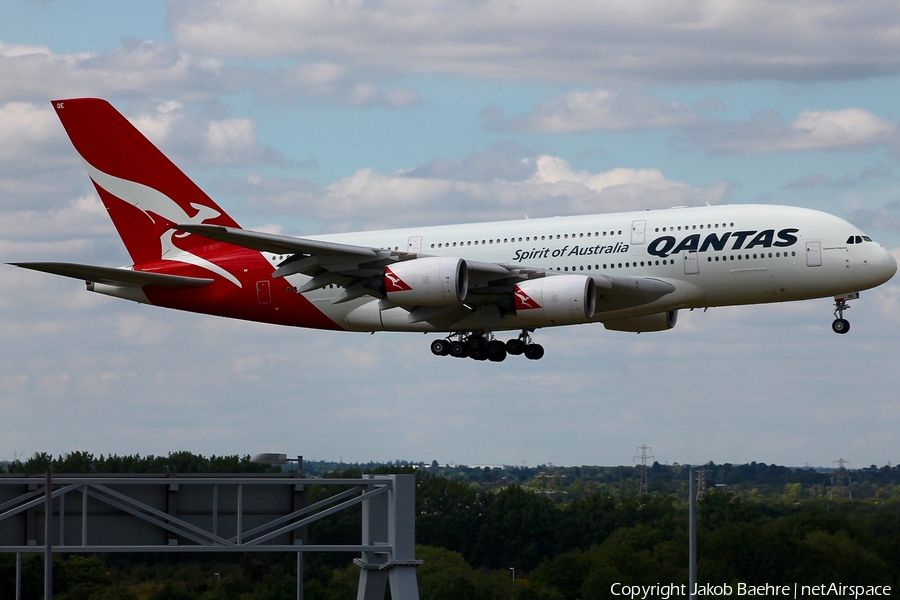 Qantas Airbus A380-842 (VH-OQE) | Photo 185610