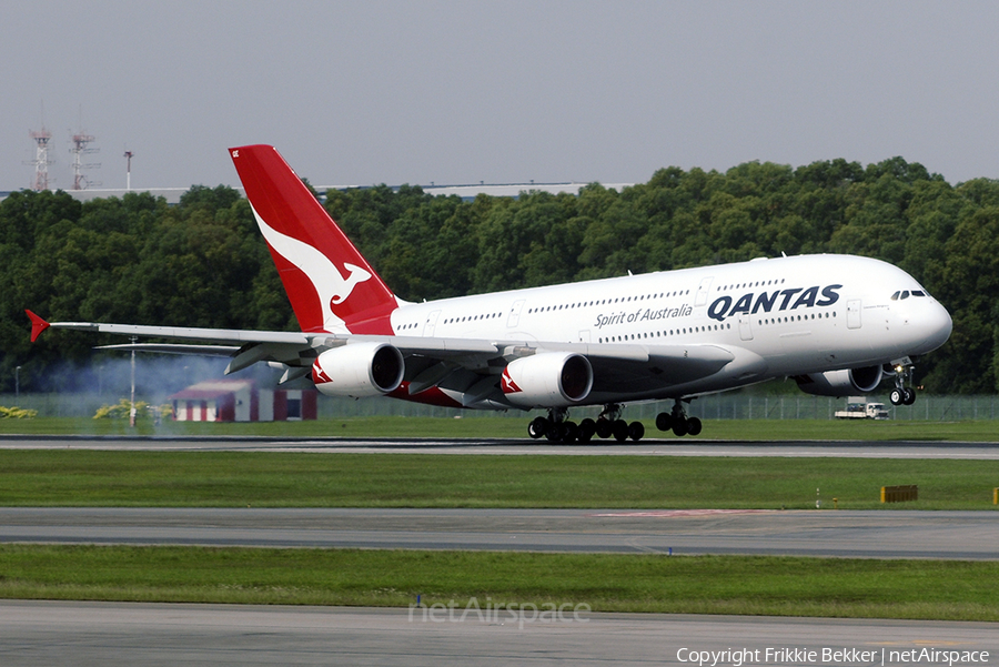 Qantas Airbus A380-842 (VH-OQE) | Photo 17866