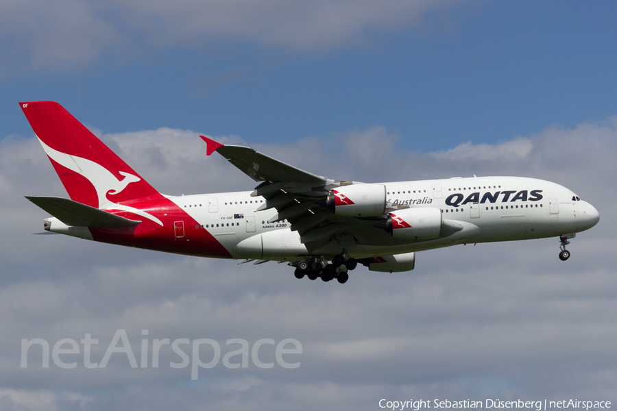 Qantas Airbus A380-842 (VH-OQF) | Photo 124455