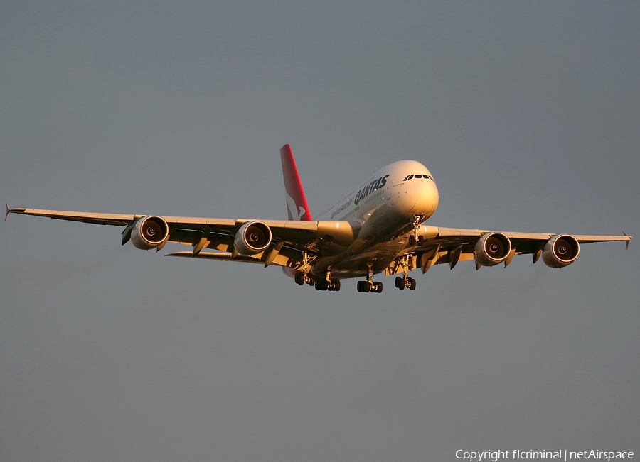 Qantas Airbus A380-842 (VH-OQF) | Photo 7405