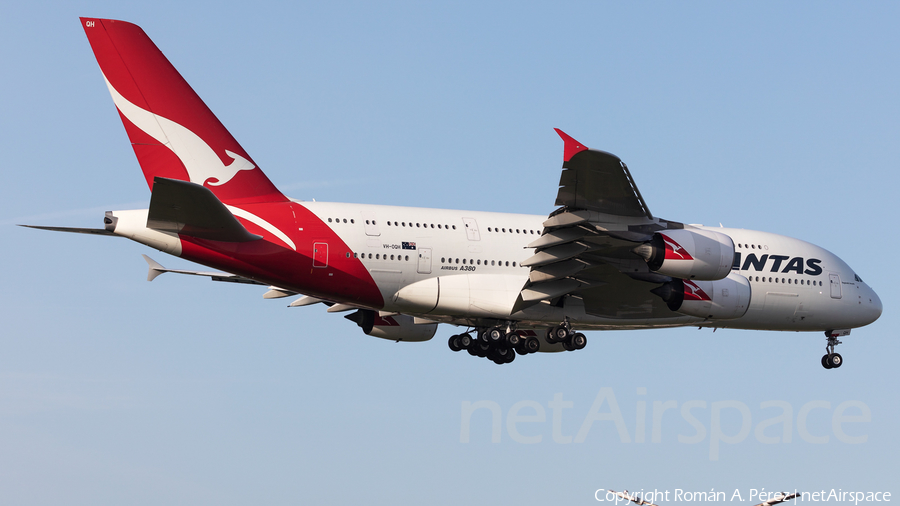 Qantas Airbus A380-842 (VH-OQH) | Photo 571385
