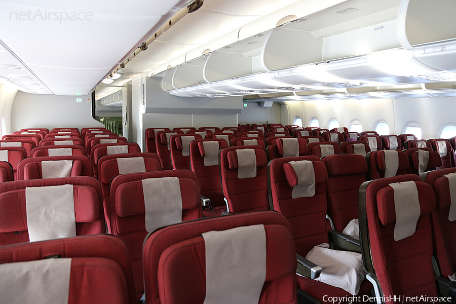 Qantas Airbus A380-842 (VH-OQK) | Photo 390189