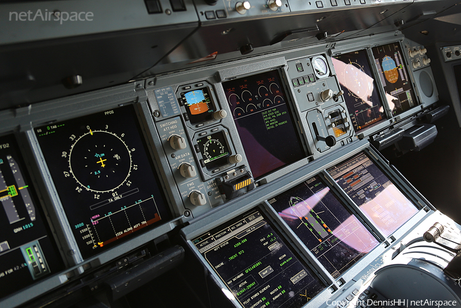 Qantas Airbus A380-842 (VH-OQK) | Photo 390191
